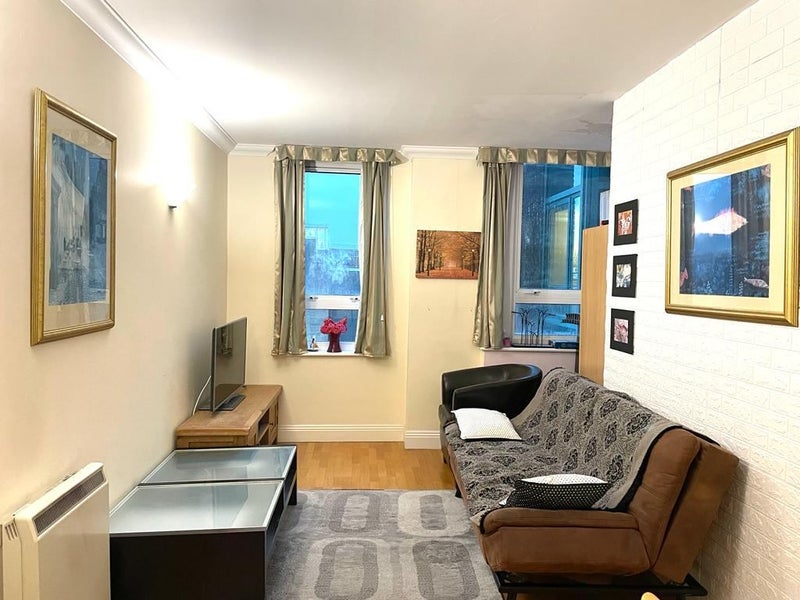 Flat Lanark Square in Greater London