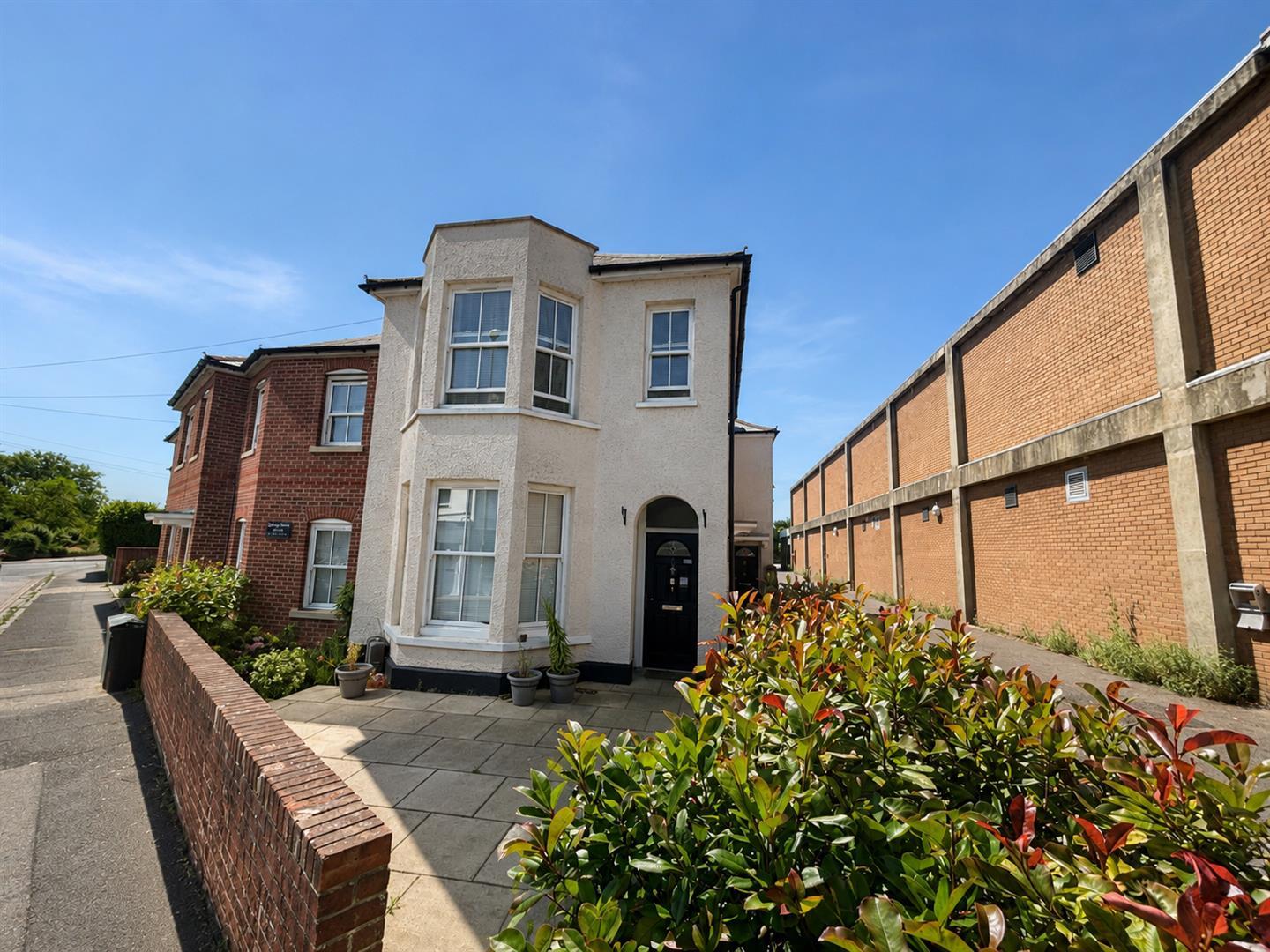 Flat Jamaica Place in Gosport