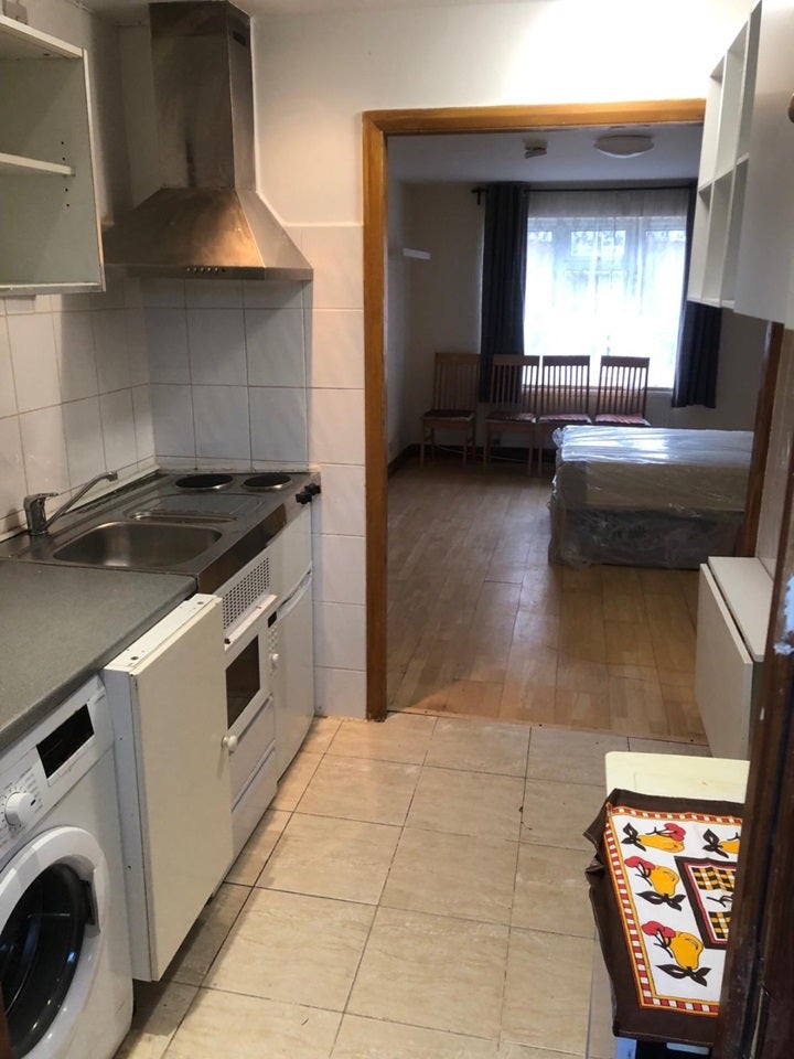 Flat Crammavill Street in Grays