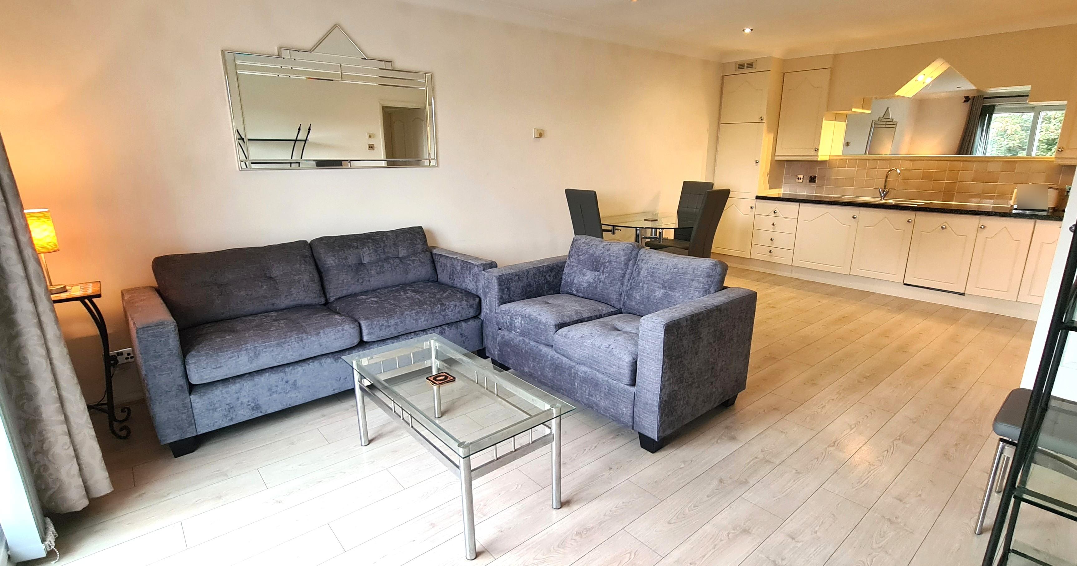 Flat Malmesbury Road in Greater London