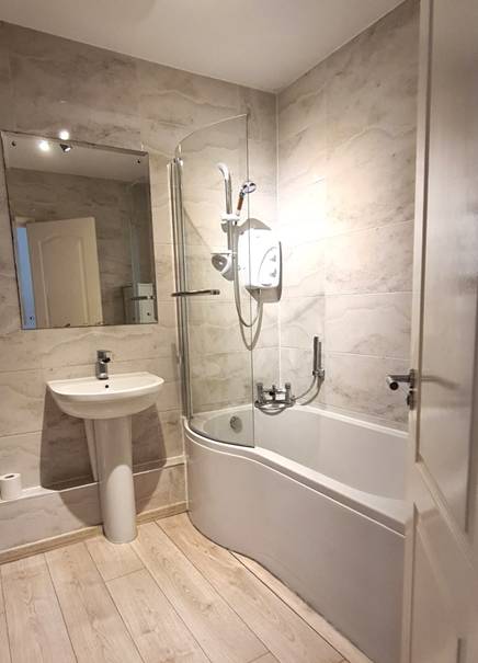 Flat Malmesbury Road in Greater London