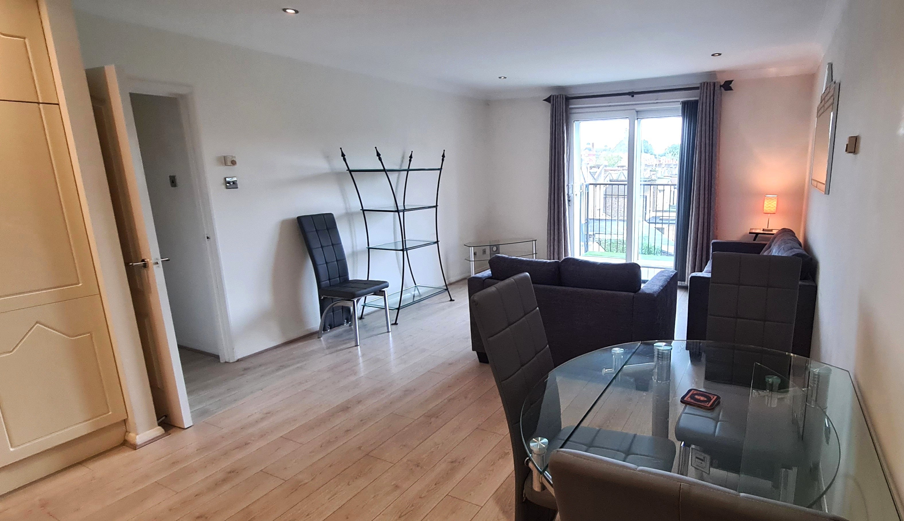Flat Malmesbury Road in Greater London