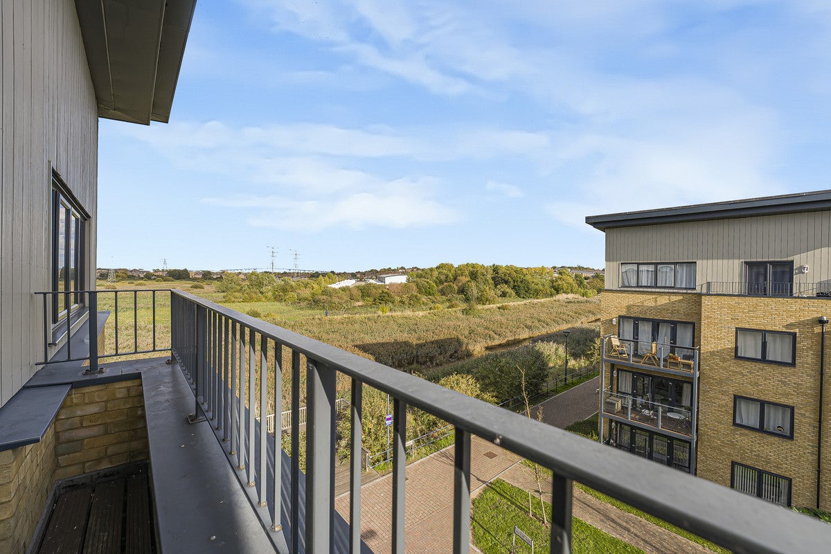 Flat Riverside Wharf in Dartford