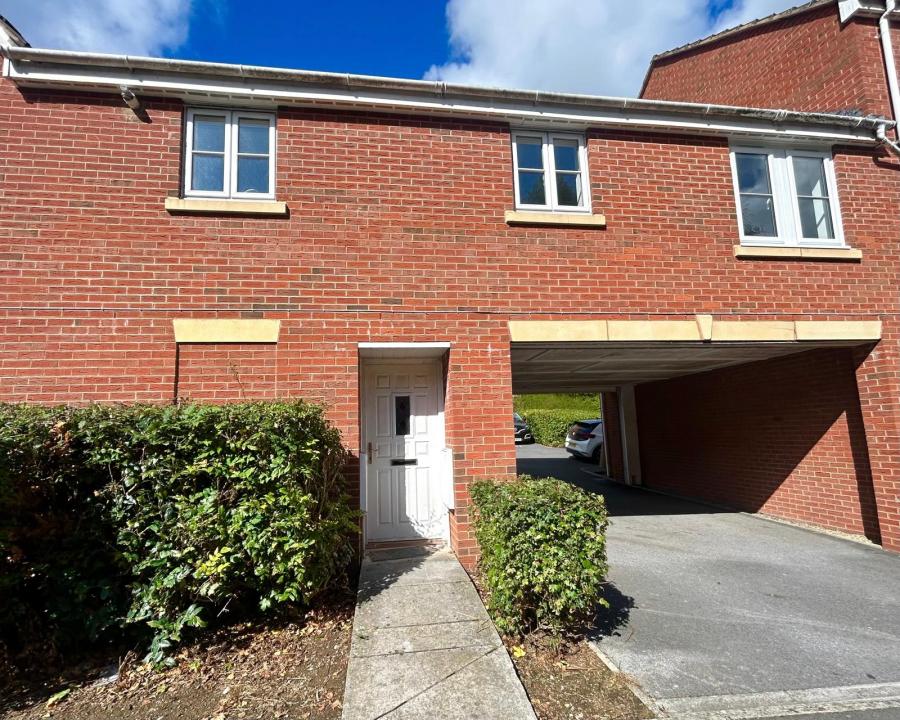 House Kinnerton Way in Exeter