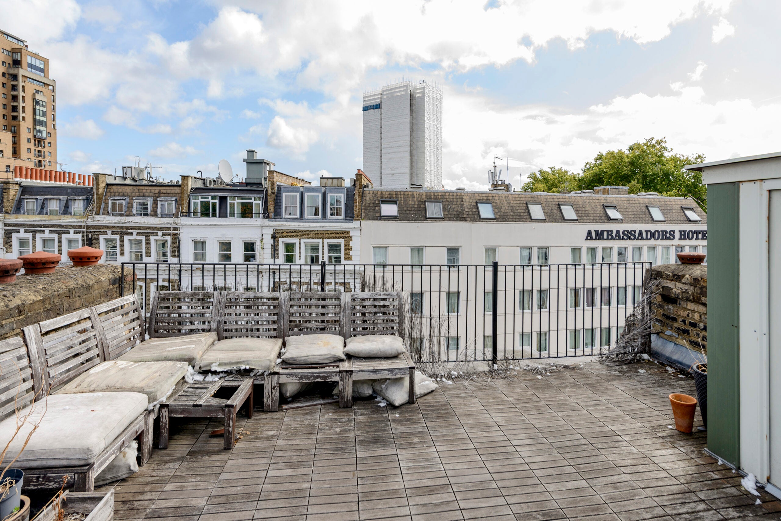 Flat Collingham Road in Greater London