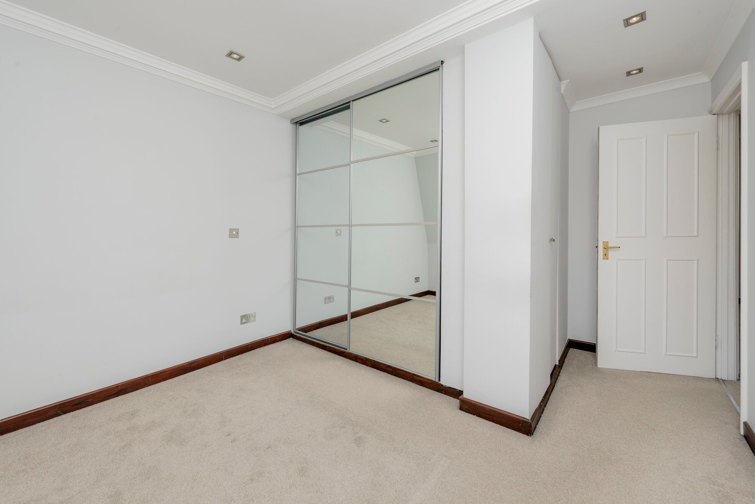Flat Collingham Road in Greater London