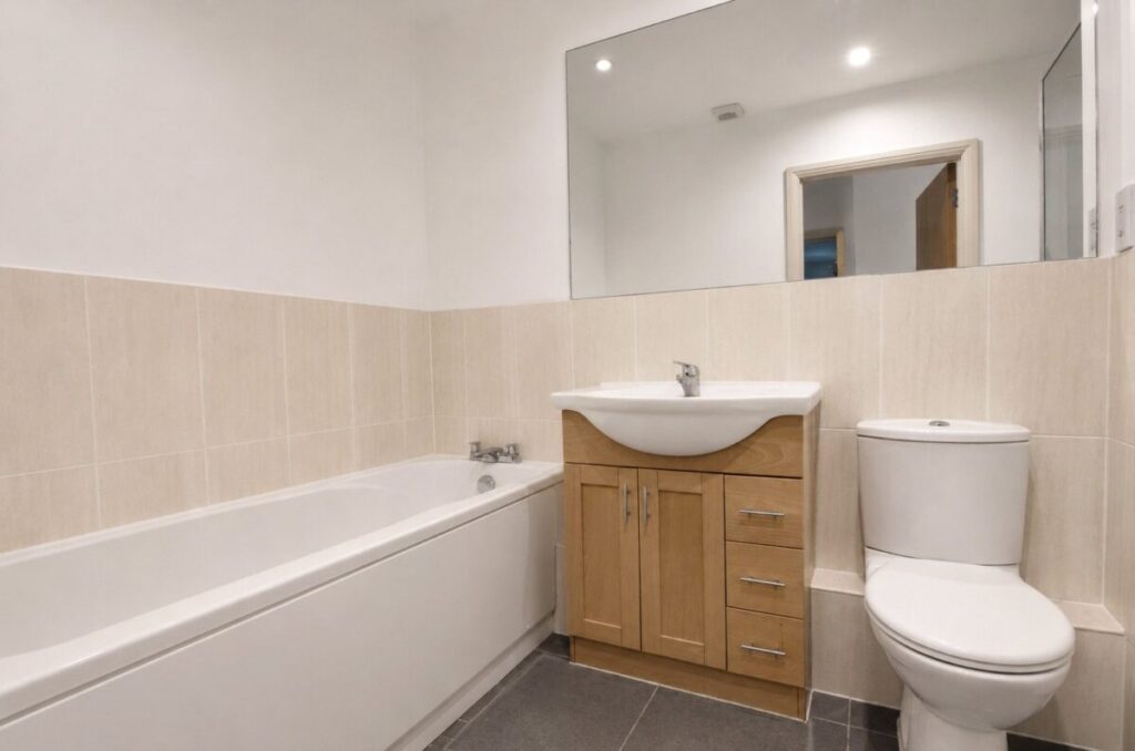 Flat Hotwell Road in Bristol