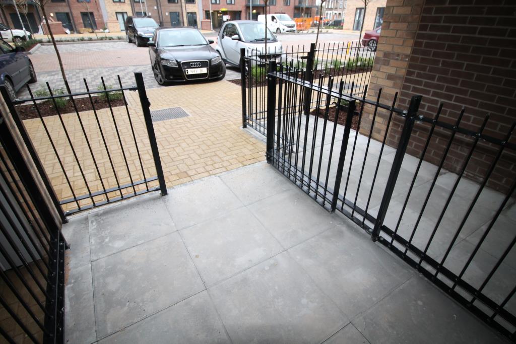 Flat Maxwell Road in Greater London