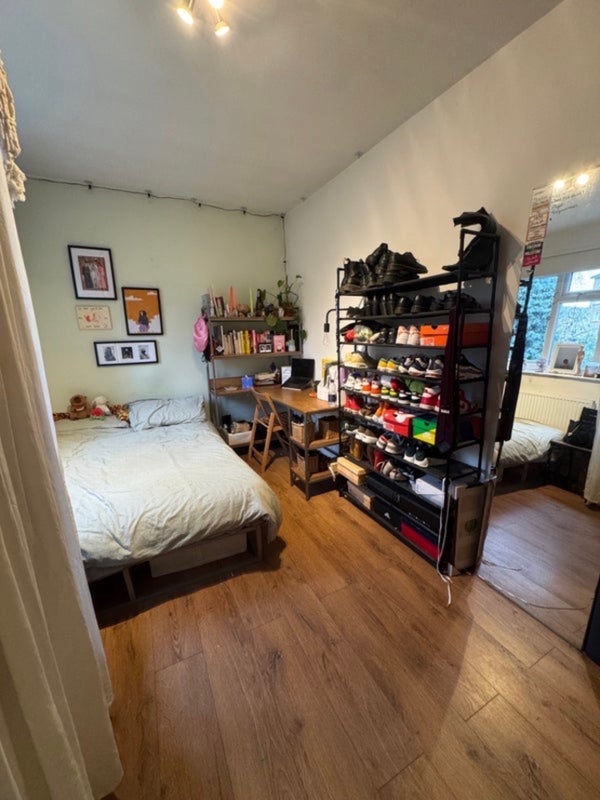 Room Moreton Close in Greater London