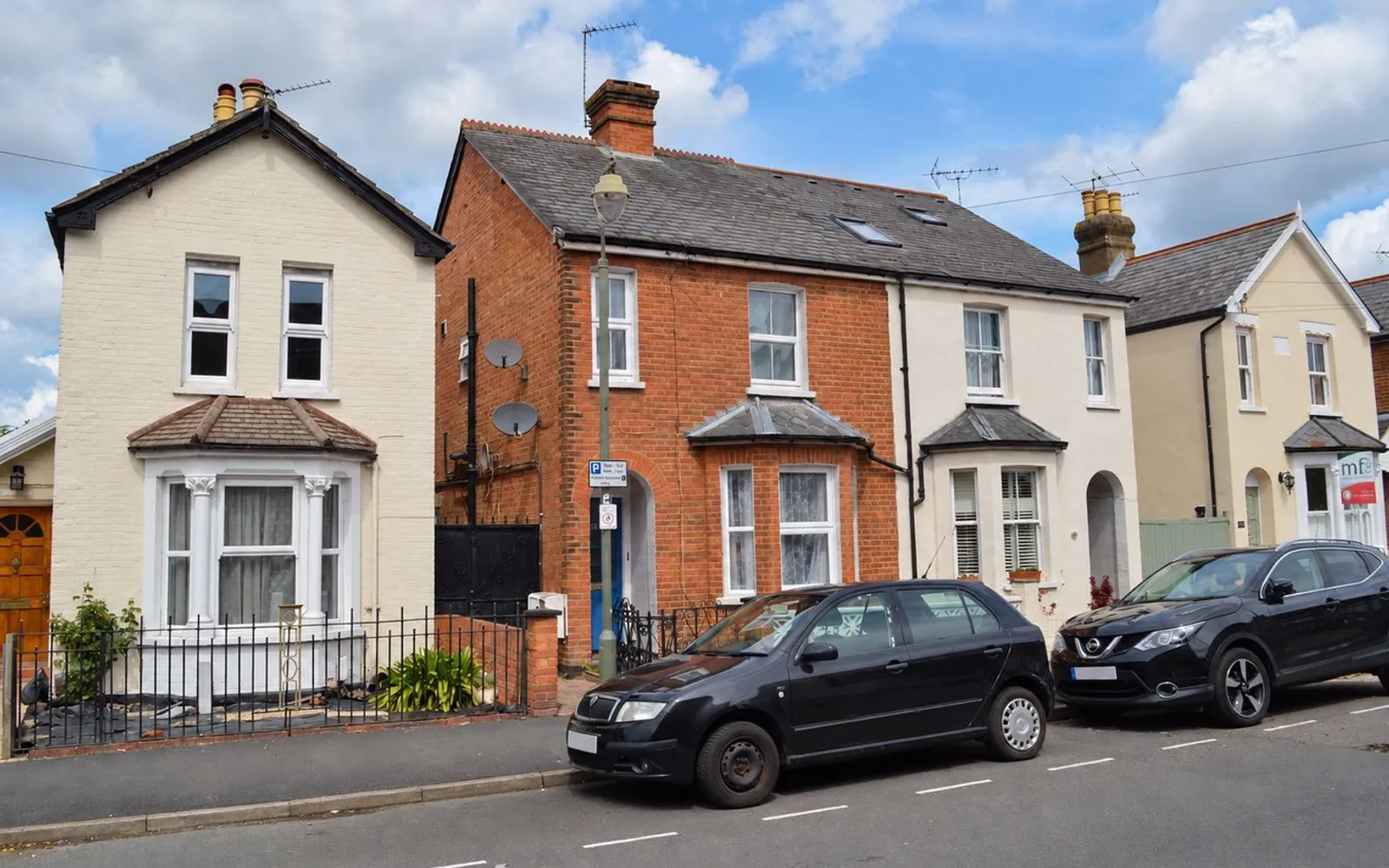 Flat Elmgrove Road in Elmbridge