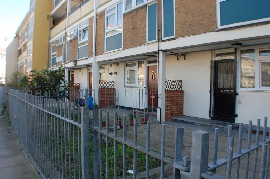 Flat Belton Way in Greater London