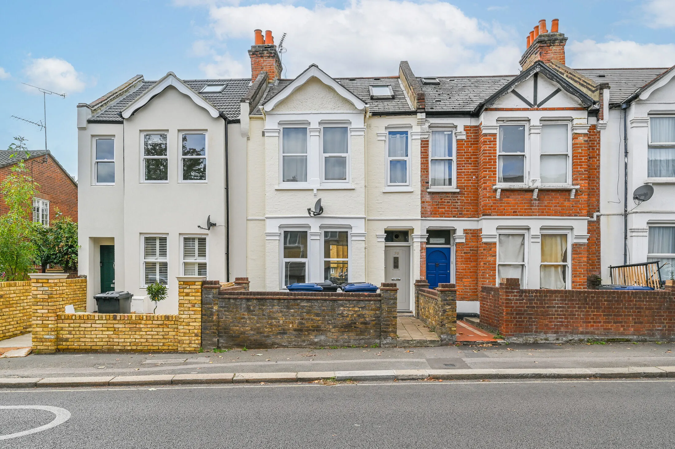 Flat Berrymead Gardens in Greater London