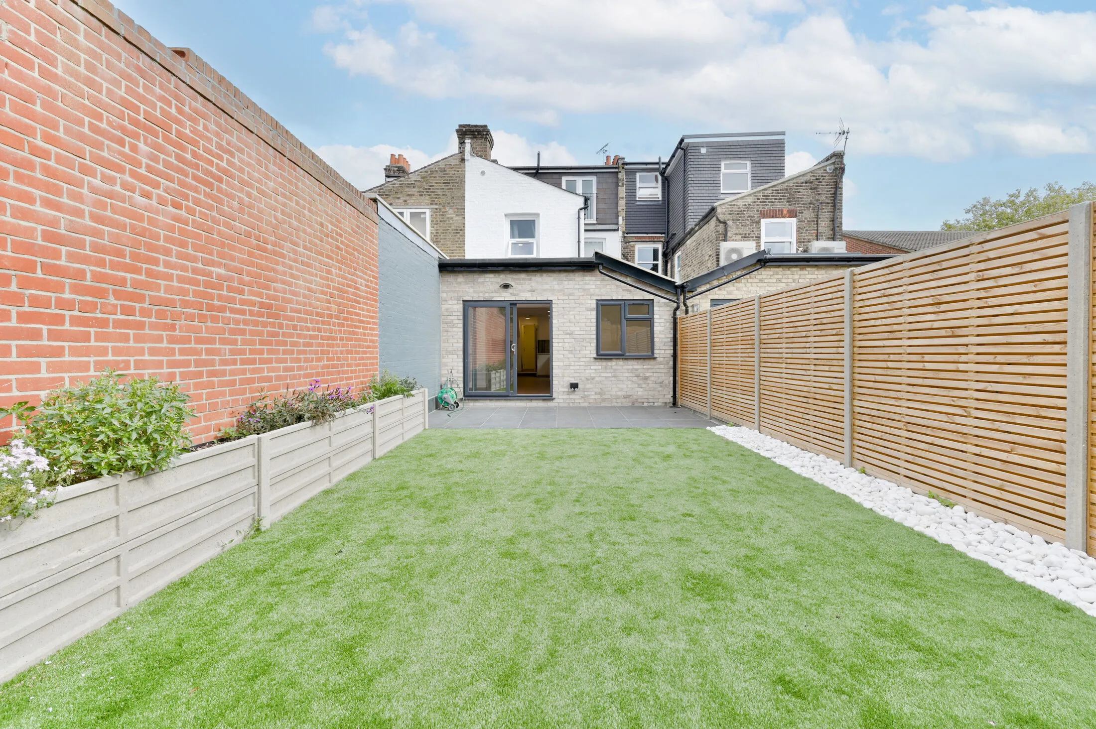 Flat Berrymead Gardens in Greater London
