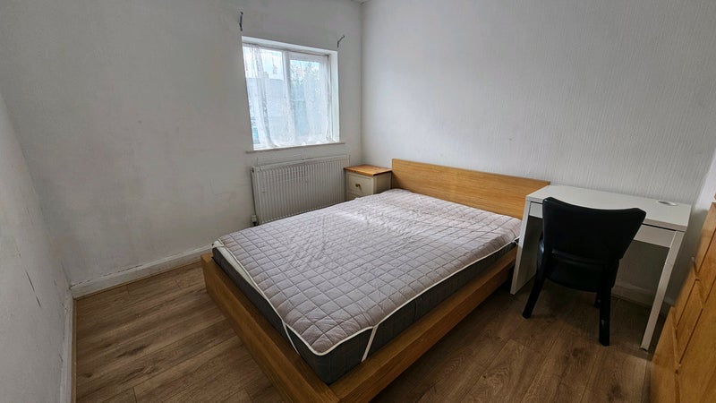 Room Uxbridge Road in Slough