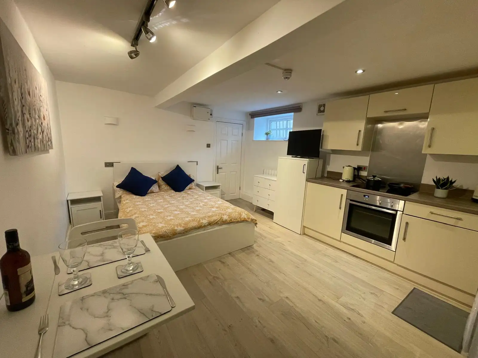 Flat Railway Terrace in Derby