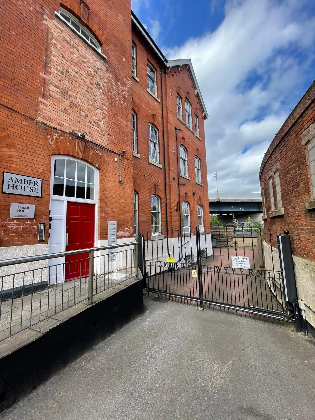 Flat Railway Terrace in Derby