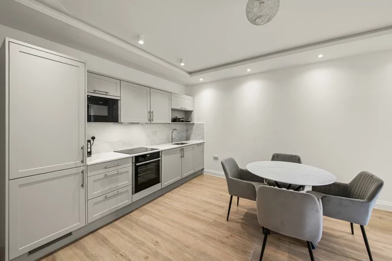 Flat Uxbridge Road in Greater London