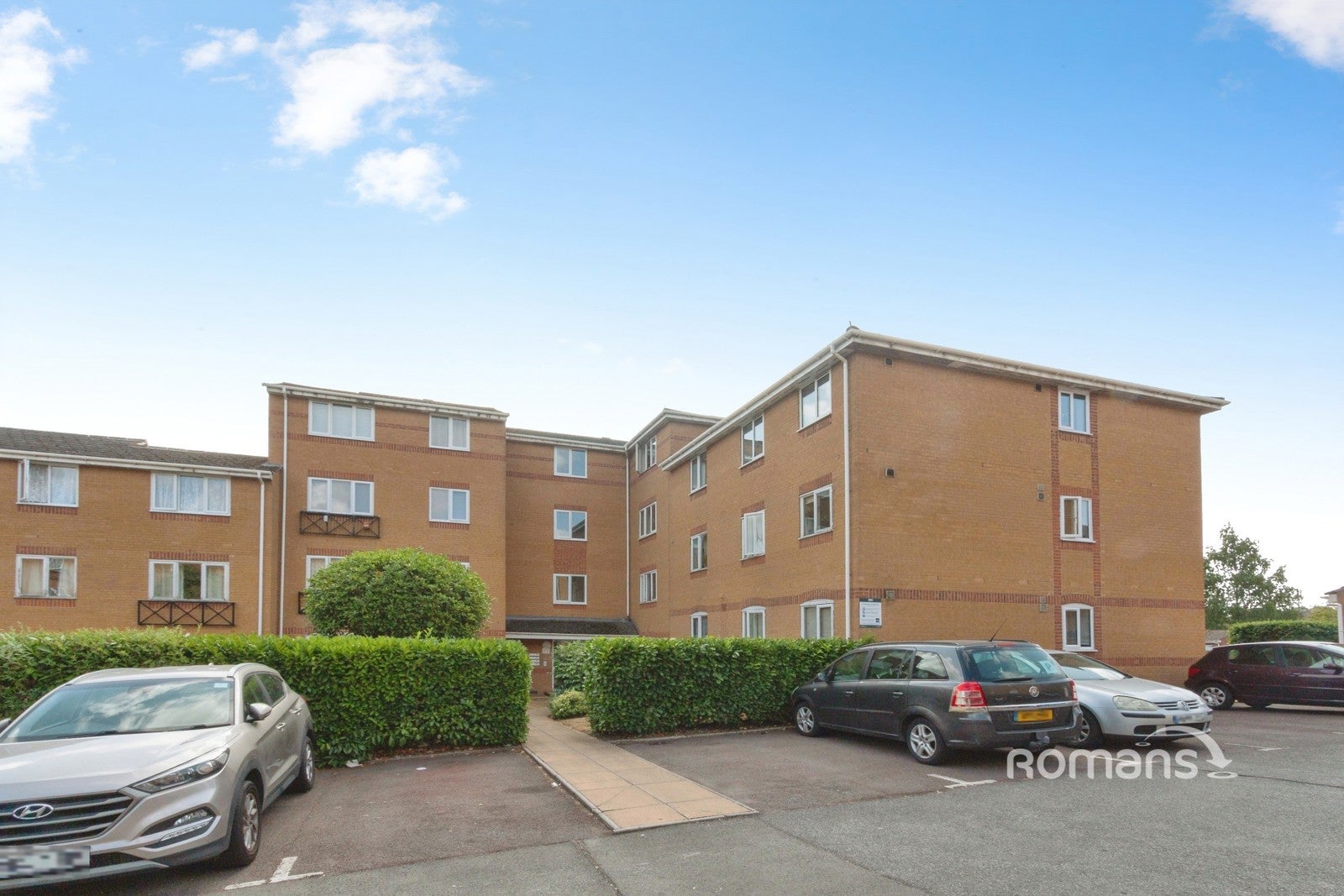 Flat Ascot Court in Rushmoor