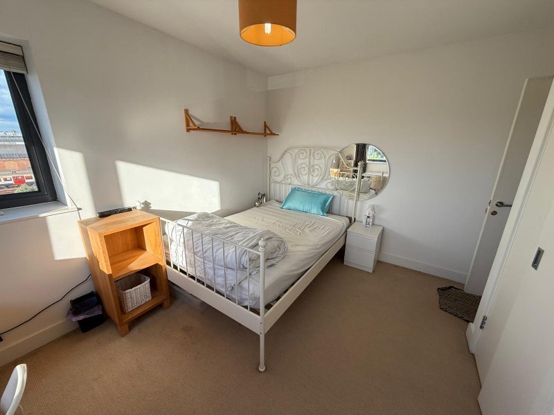 Room Carbery Avenue in Greater London