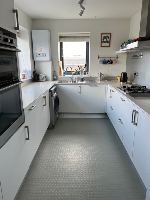 Room Carbery Avenue in Greater London