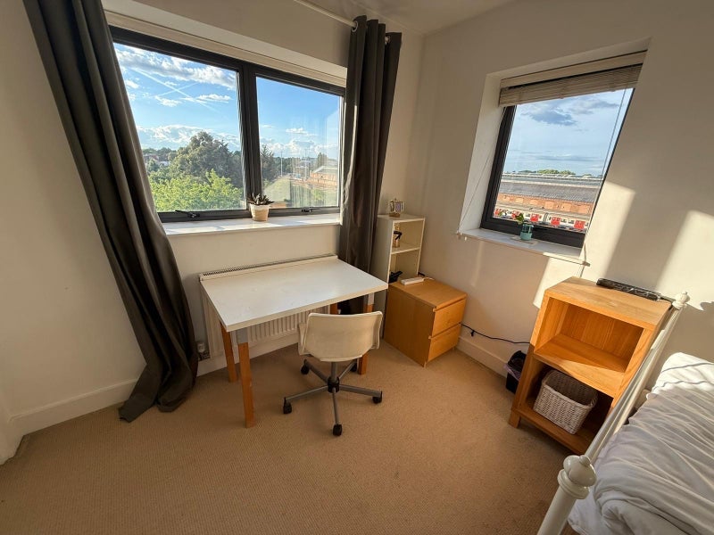 Room Carbery Avenue in Greater London