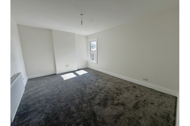Flat Broadway in Southend-on-Sea