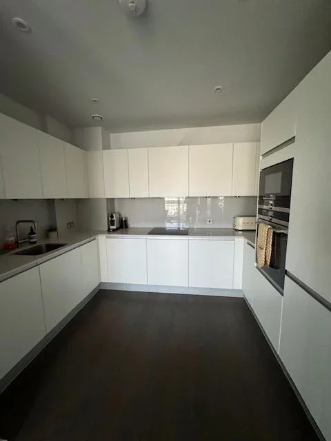 Flat Broadfield Lane in Greater London