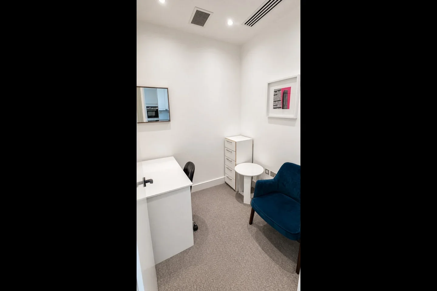 Flat Hayling Close in Slough