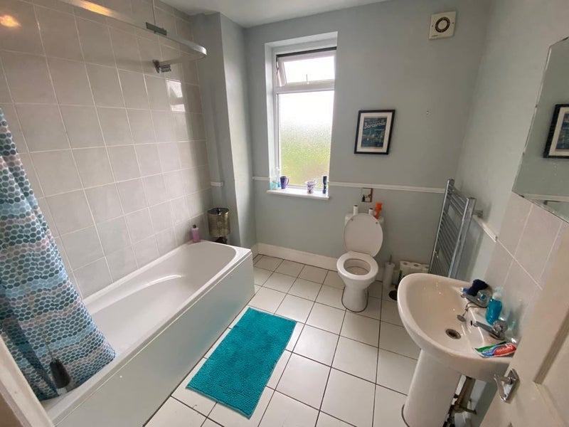 Flat Sandholme Road in Bristol