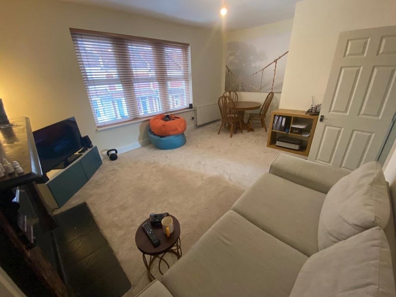 Flat Sandholme Road in Bristol