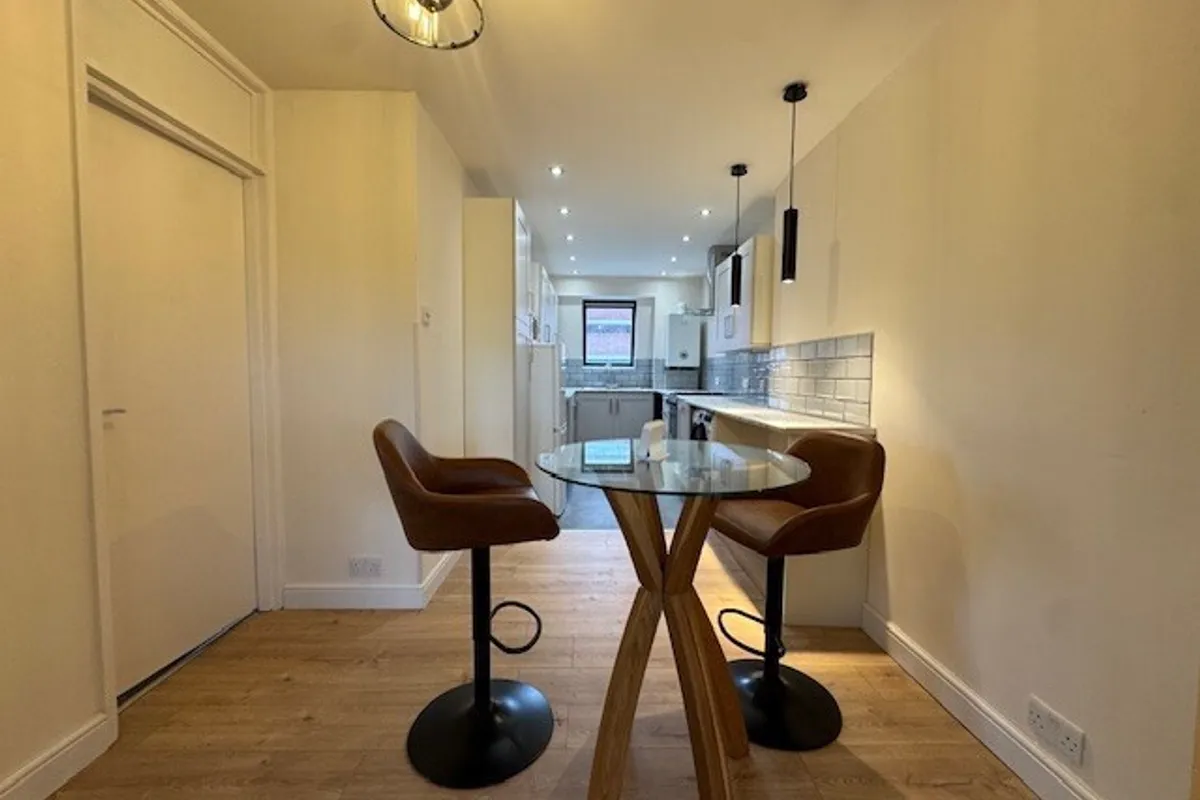 Flat Alma Court in Bristol