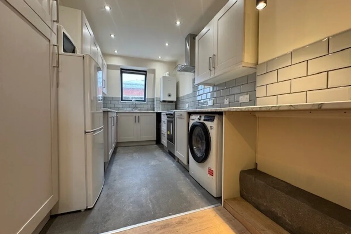 Flat Alma Court in Bristol