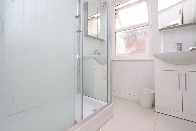 Room Turnpike Lane in Greater London