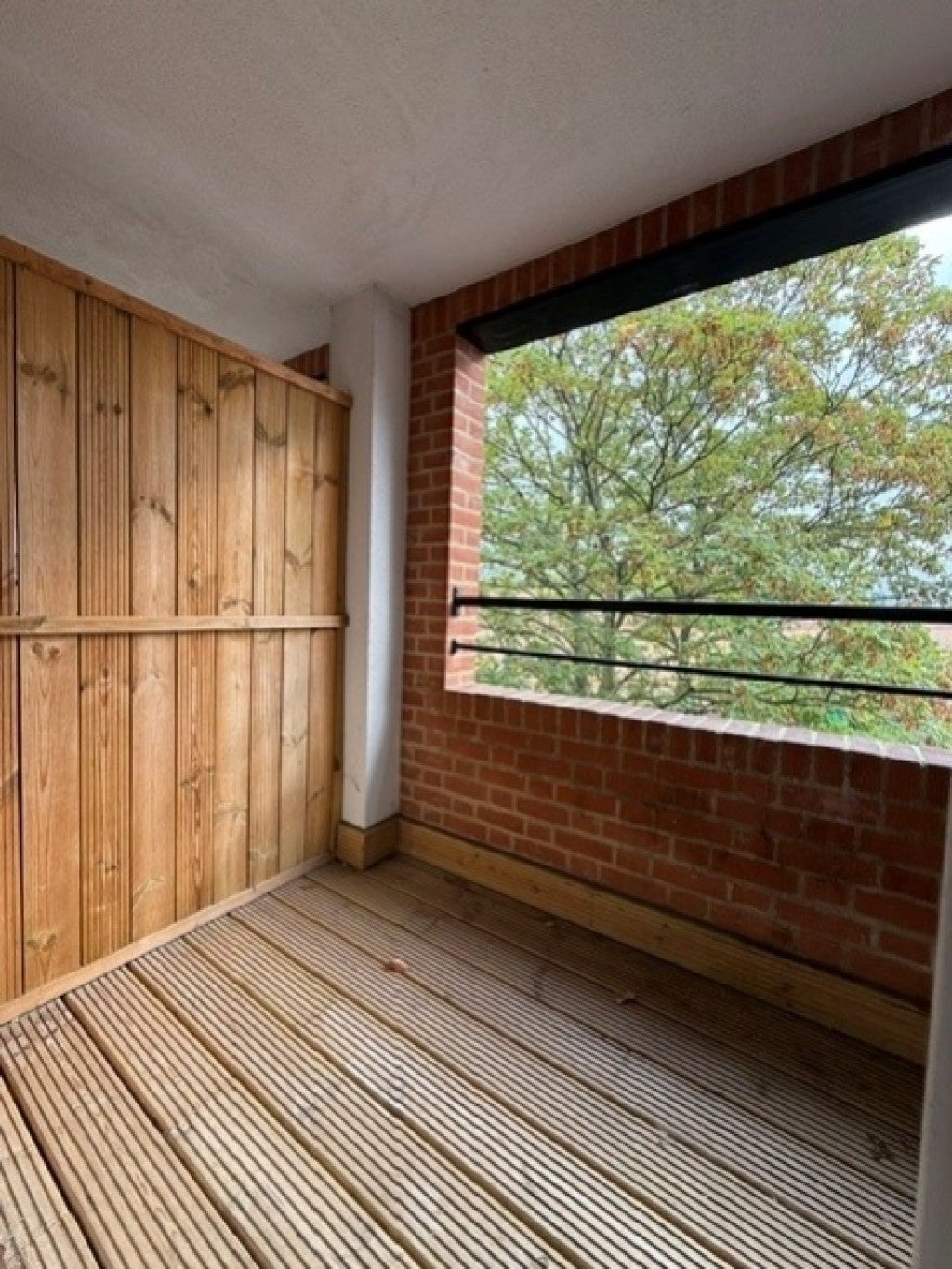 Flat Rosslyn Crescent in Greater London
