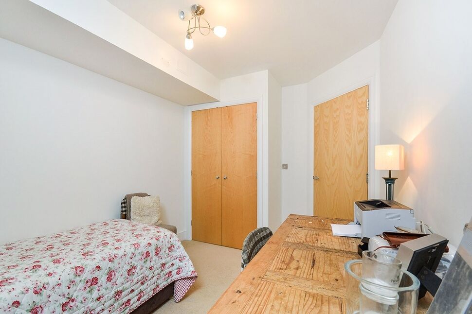 Flat Wallis Place in Maidstone