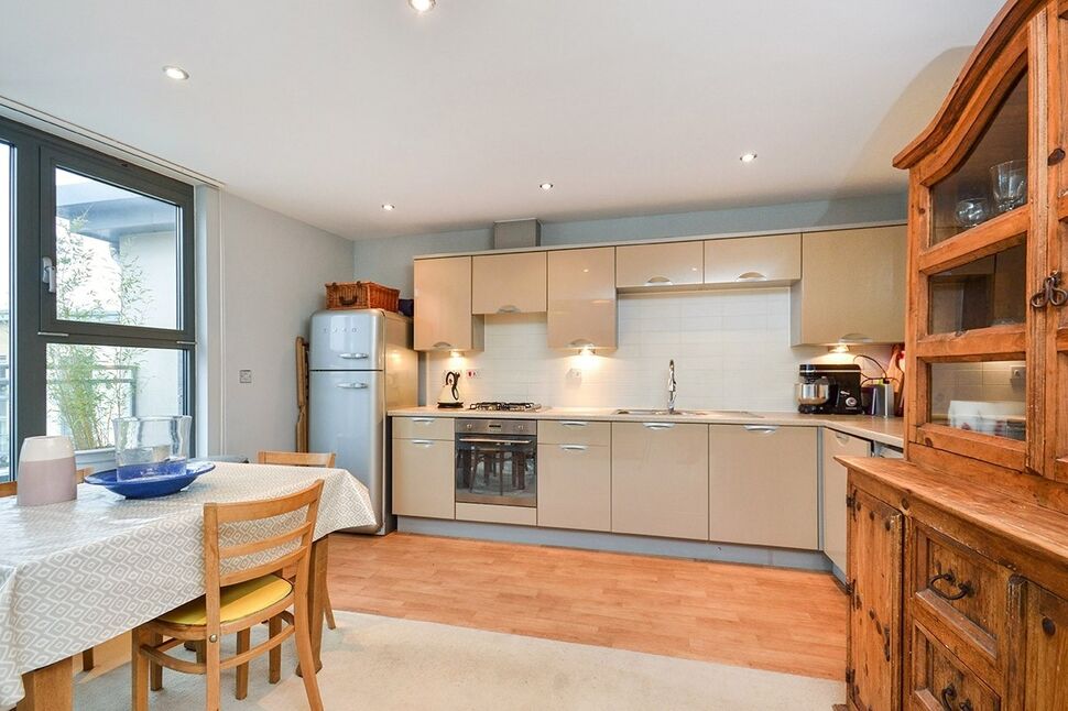 Flat Wallis Place in Maidstone