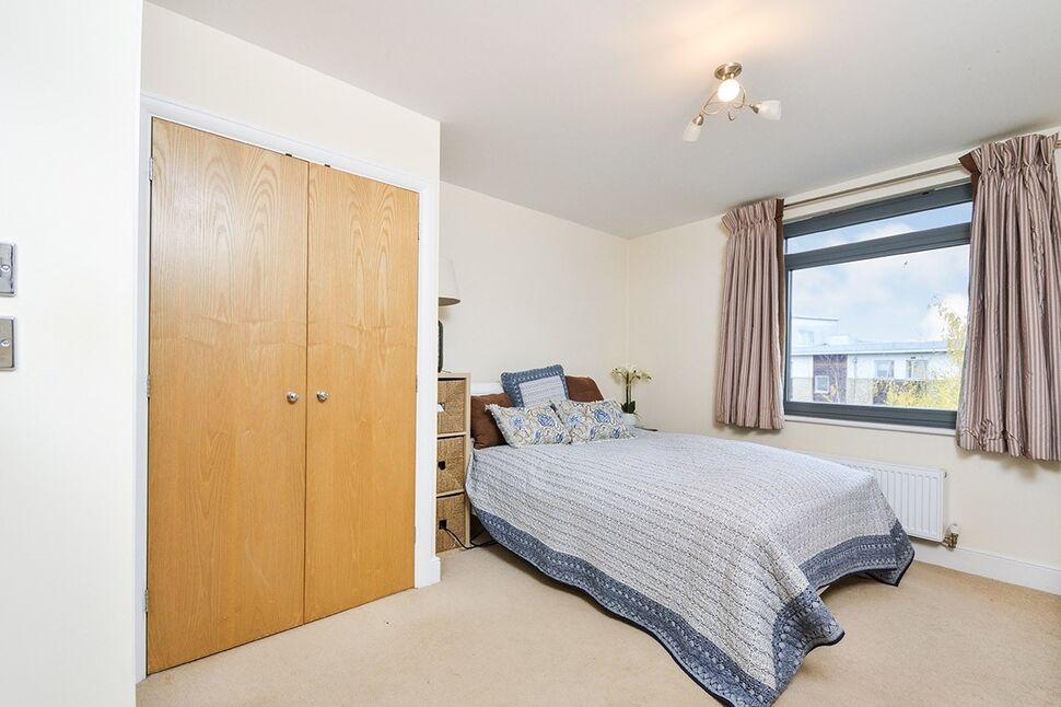 Flat Wallis Place in Maidstone