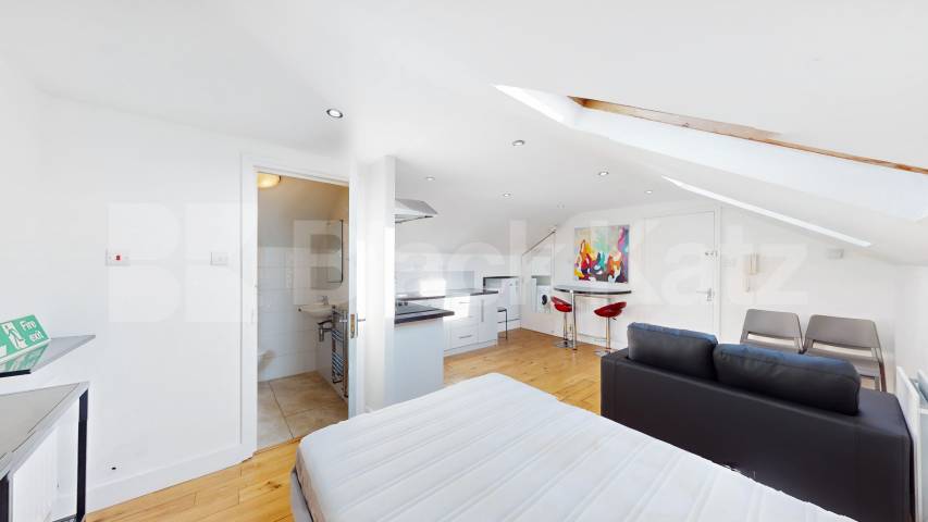 Flat Iverson Road in Greater London
