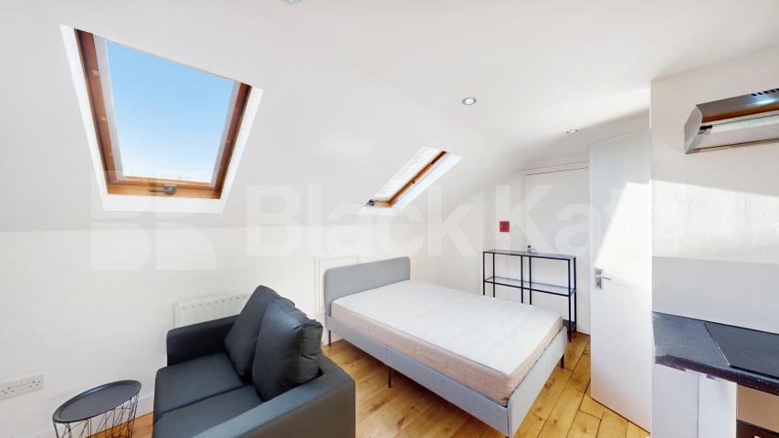 Flat Iverson Road in Greater London