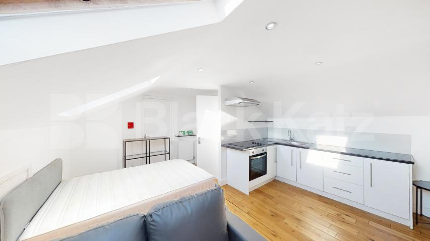 Flat Iverson Road in Greater London