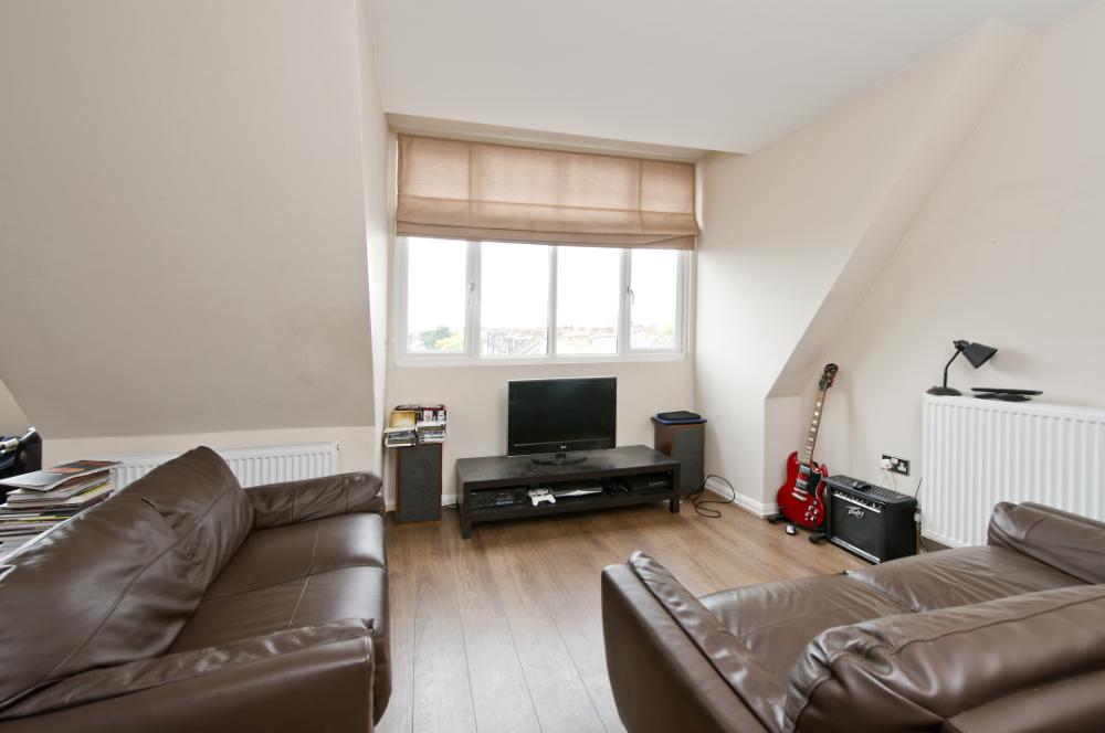 Flat Upper Tooting Road in Greater London