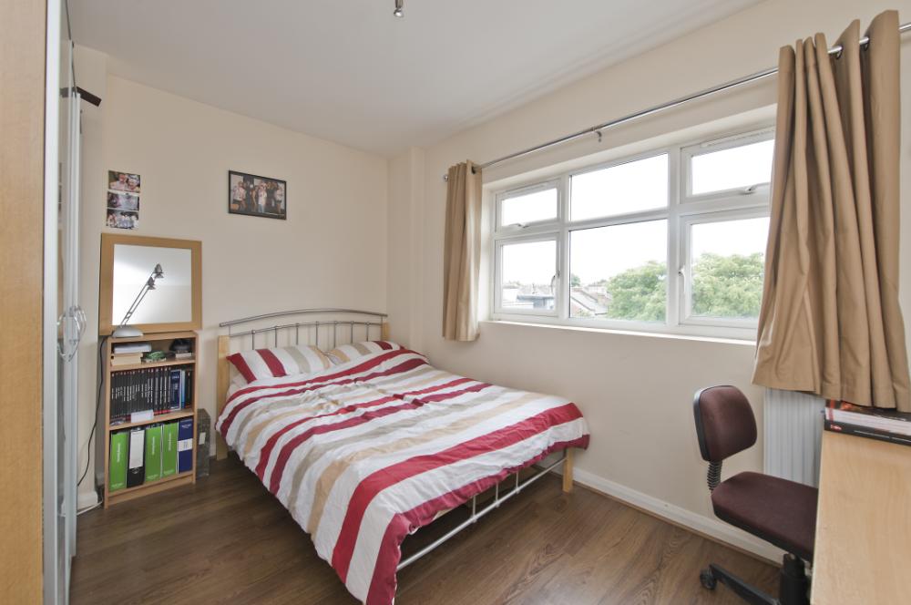 Flat Upper Tooting Road in Greater London