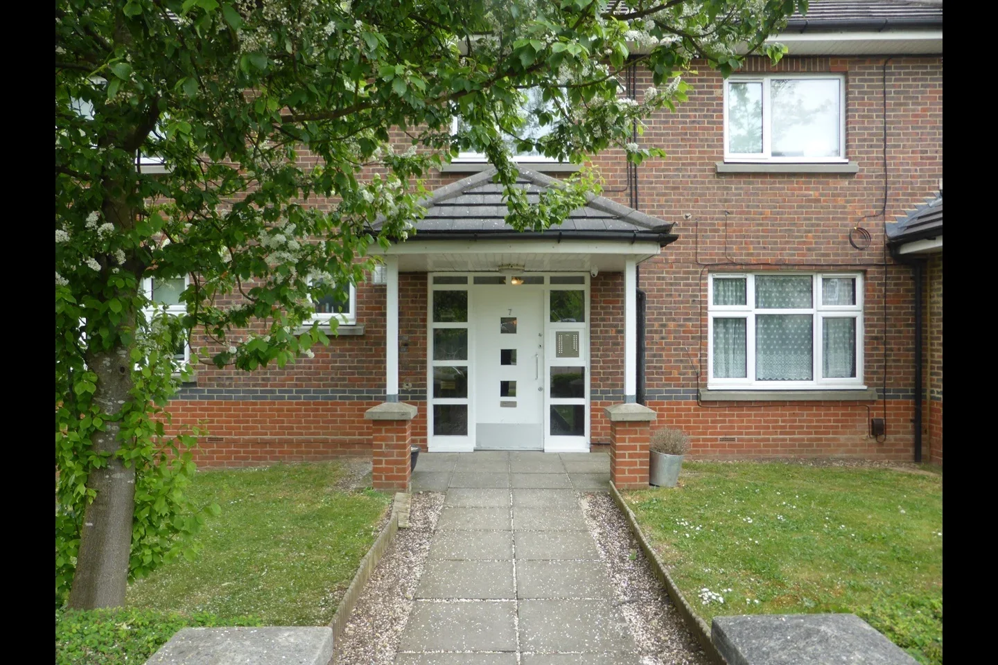 Flat Wellfield Road in Welwyn Hatfield