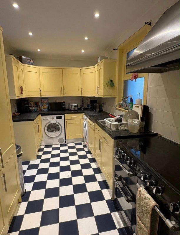 Room Odessa Road in Greater London