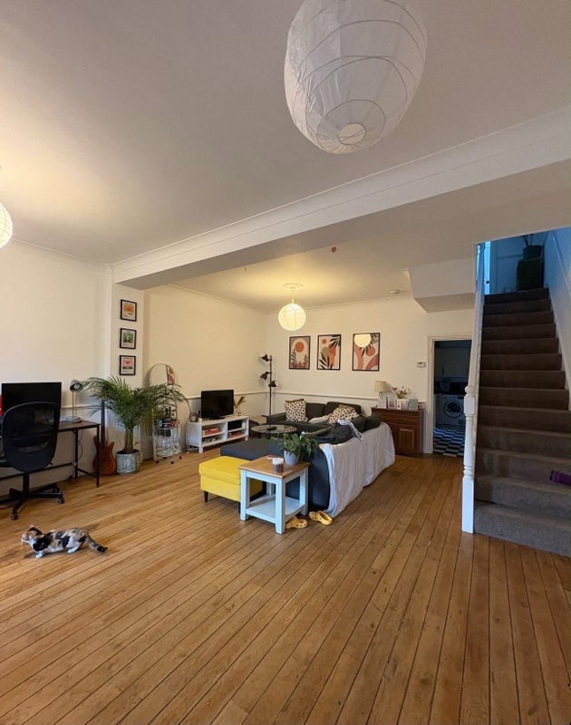 Room Odessa Road in Greater London