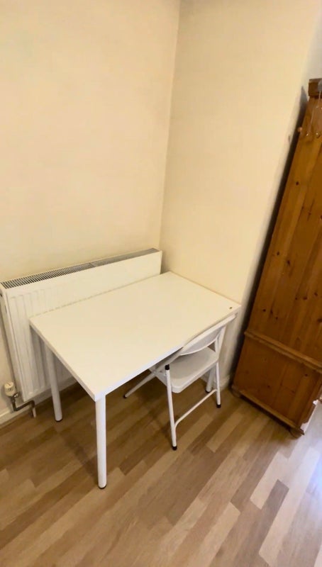 Room Saunders Ness Road in Greater London