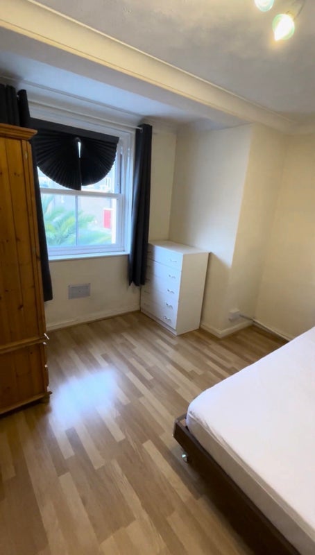 Room Saunders Ness Road in Greater London