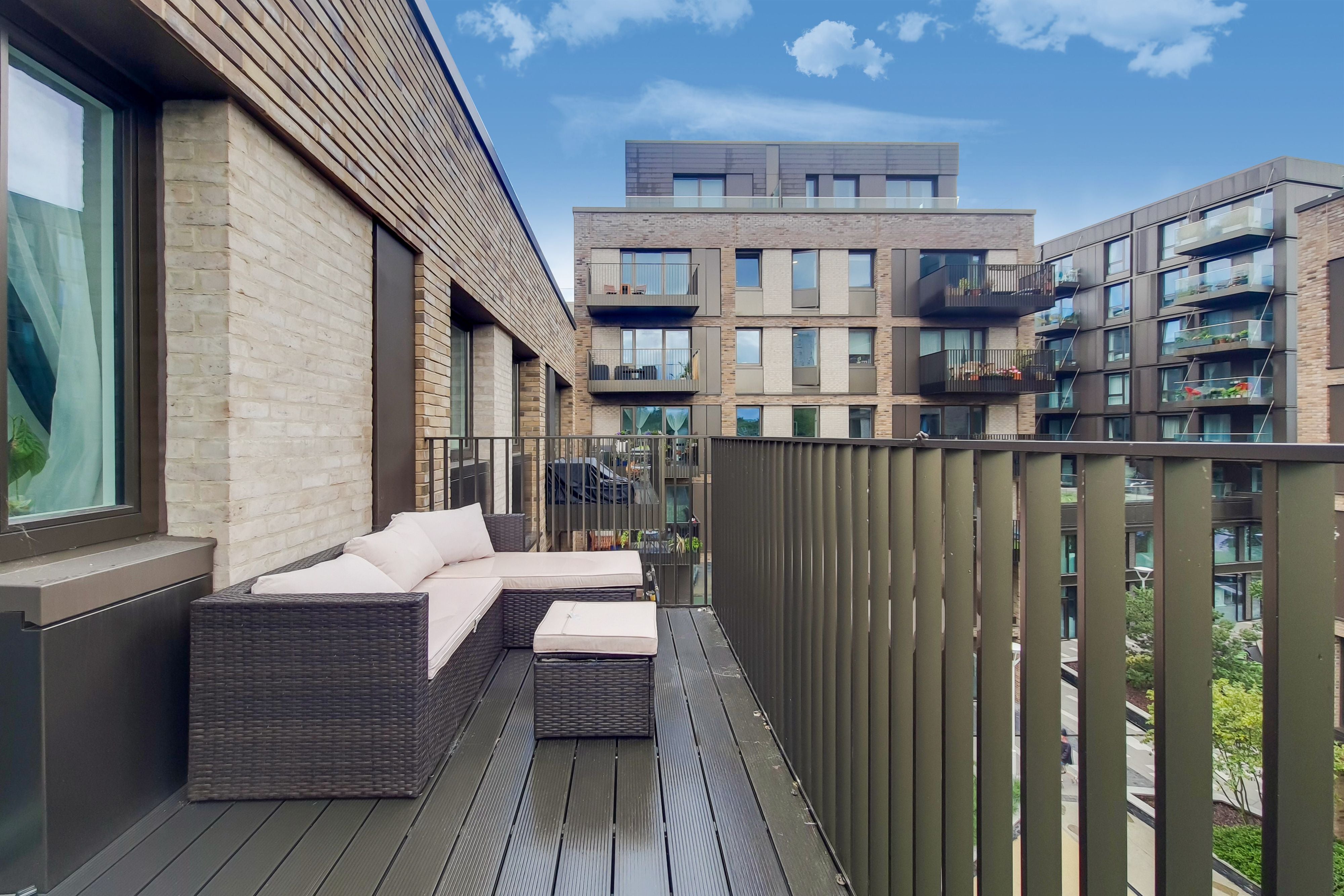 Flat Moulding Lane in Greater London