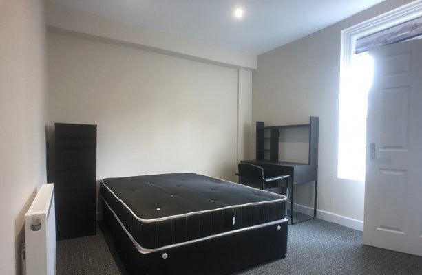 Flat Granby Grove in Leeds