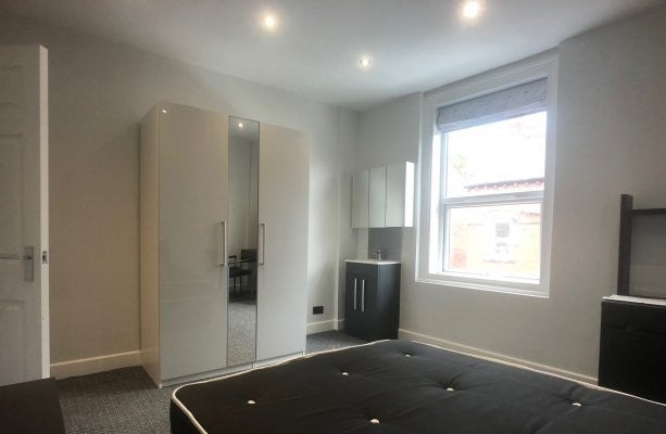 Flat Granby Grove in Leeds
